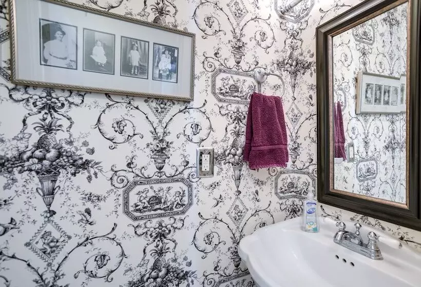 Charming St Petersburg Bungalow 2 Mi To Downtown!