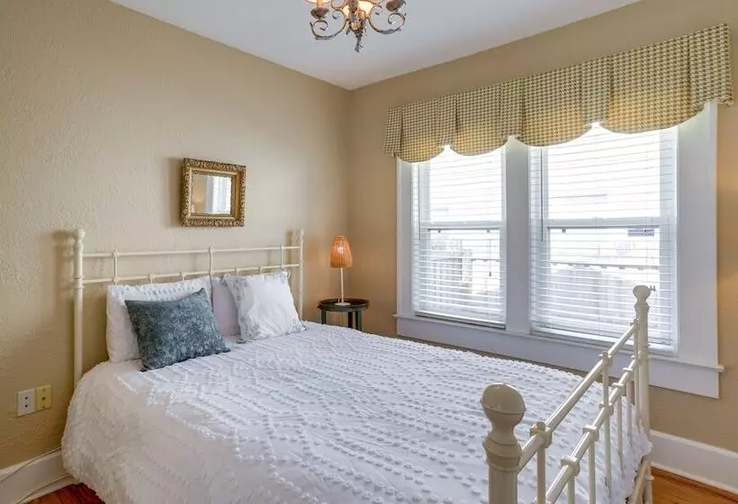 Charming St Petersburg Bungalow 2 Mi To Downtown!