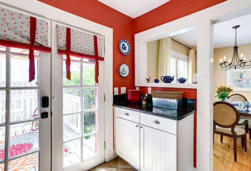 Charming St Petersburg Bungalow 2 Mi To Downtown!