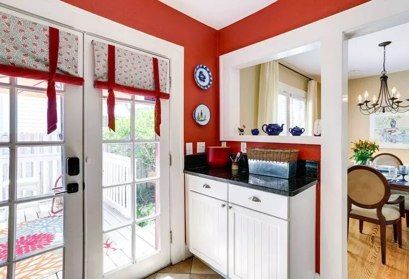 Charming St Petersburg Bungalow 2 Mi To Downtown!