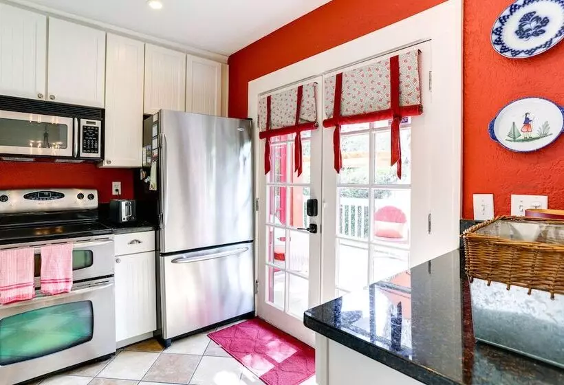 Charming St Petersburg Bungalow 2 Mi To Downtown!