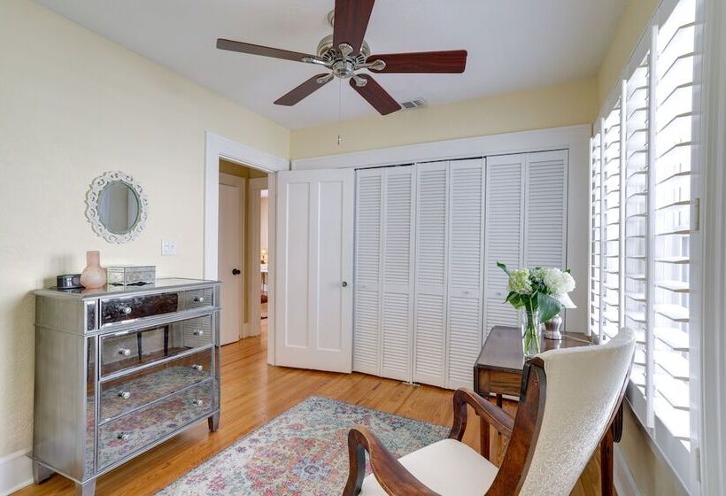 Charming St Petersburg Bungalow 2 Mi To Downtown!