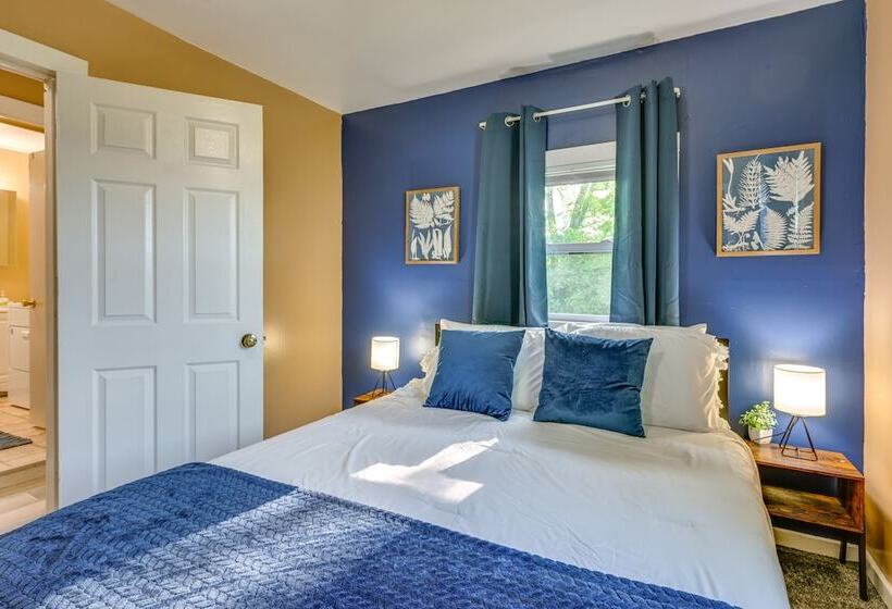 Cozy Home W/ Backyard ~ 3 Mi To Downtown Saginaw!