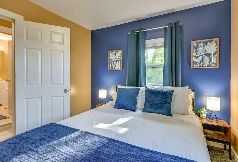 Cozy Home W/ Backyard ~ 3 Mi To Downtown Saginaw!