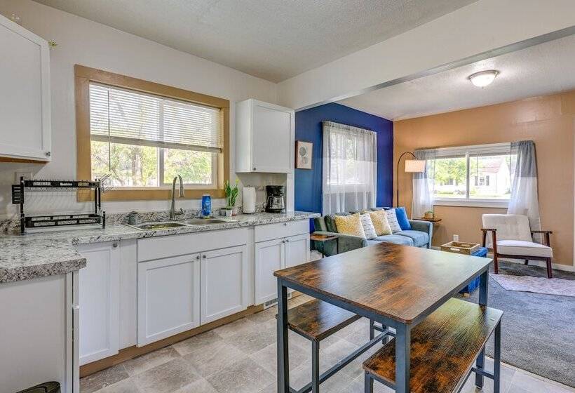 Cozy Home W/ Backyard ~ 3 Mi To Downtown Saginaw!