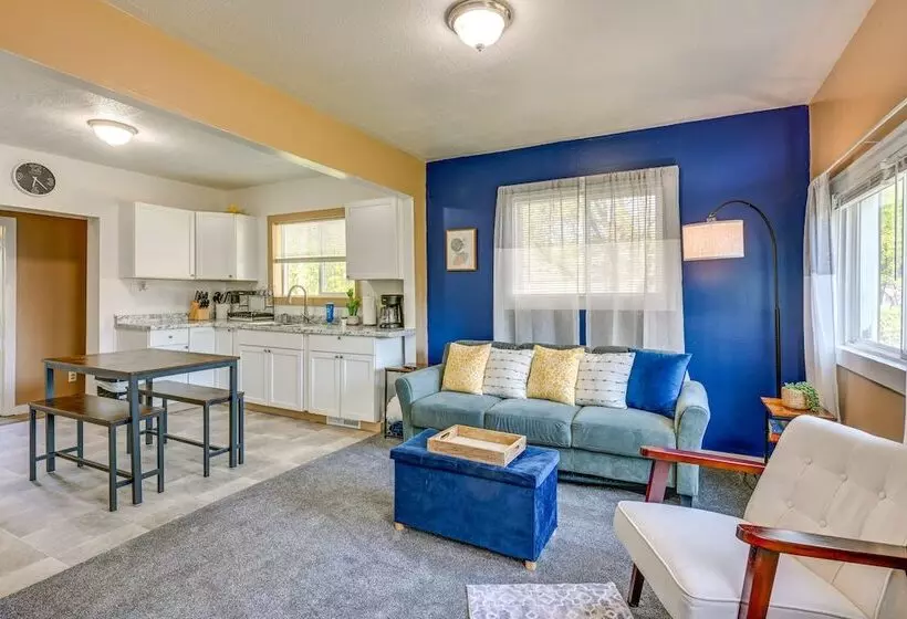 Cozy Home W/ Backyard ~ 3 Mi To Downtown Saginaw!