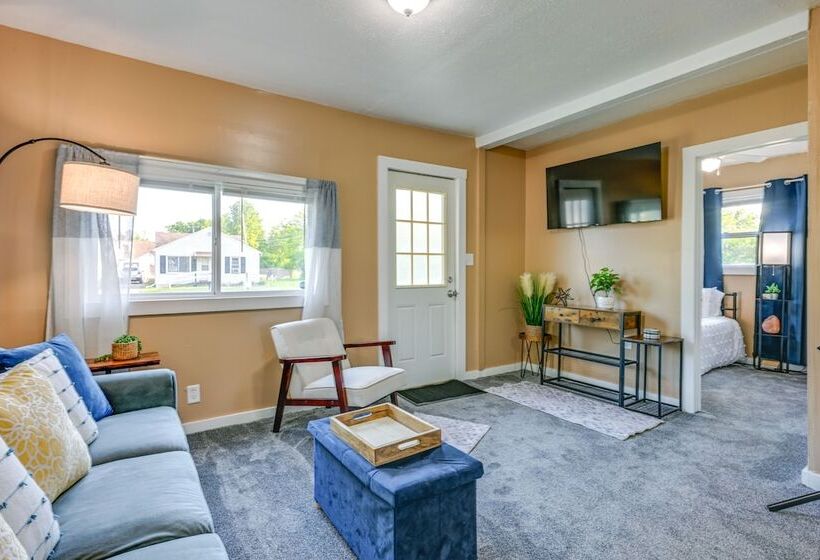 Cozy Home W/ Backyard ~ 3 Mi To Downtown Saginaw!