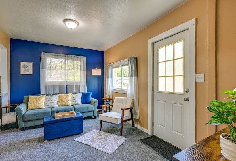 Cozy Home W/ Backyard ~ 3 Mi To Downtown Saginaw!