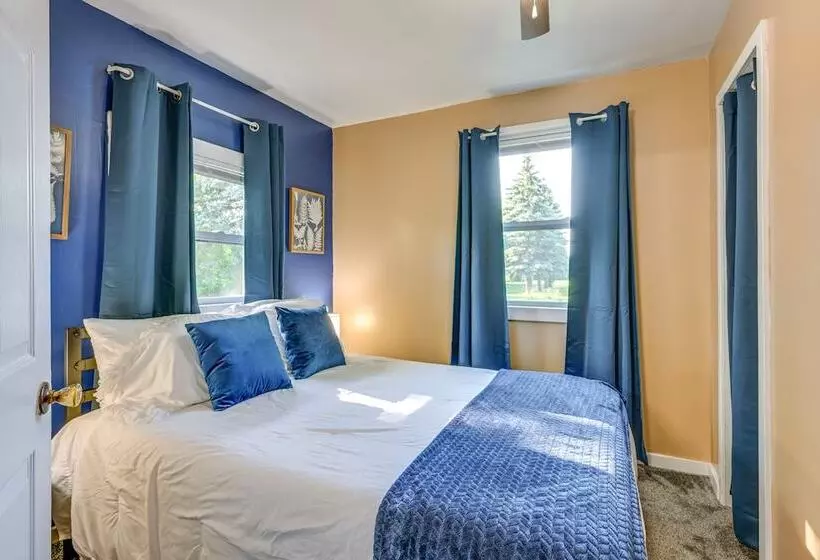 Cozy Home W/ Backyard ~ 3 Mi To Downtown Saginaw!