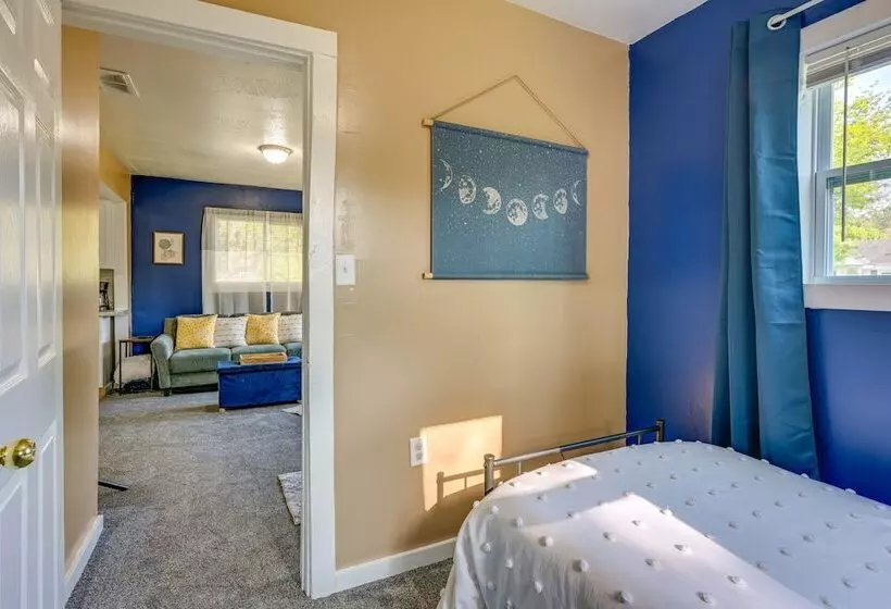 Cozy Home W/ Backyard ~ 3 Mi To Downtown Saginaw!