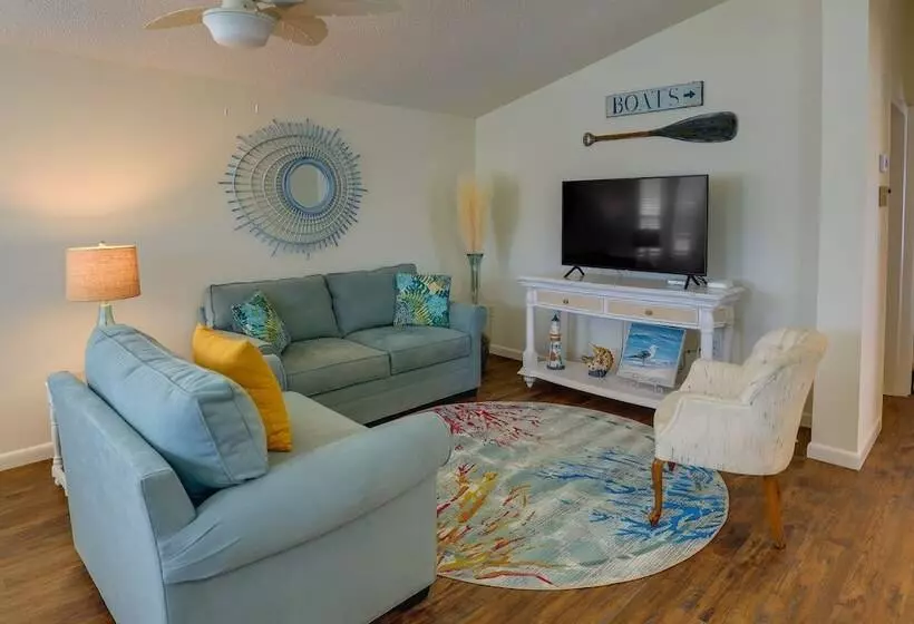 Cozy Jensen Beach Home: Pool Access, Walk To Beach