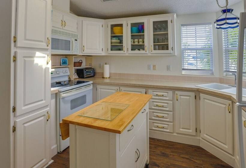 Cozy Jensen Beach Home: Pool Access, Walk To Beach