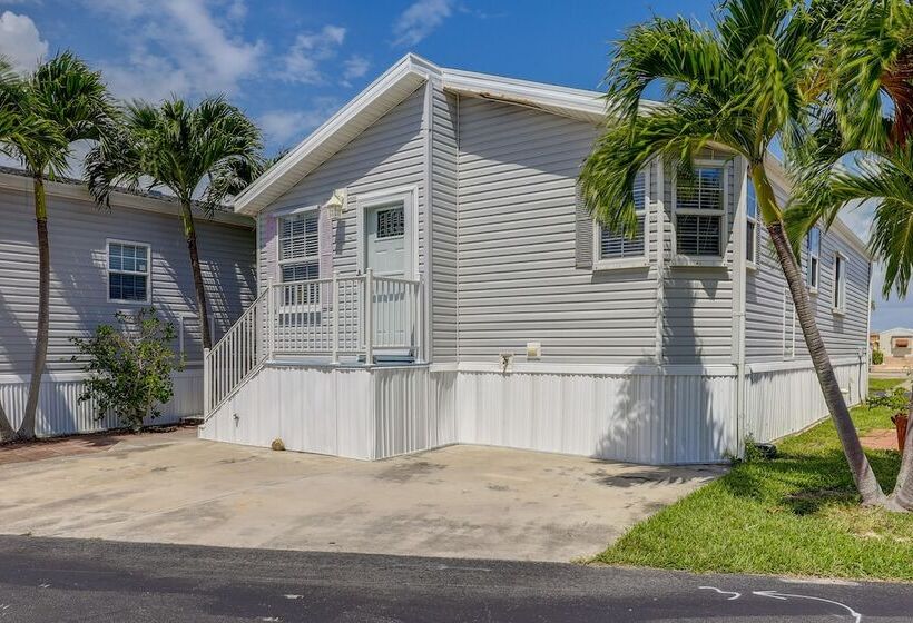 Cozy Jensen Beach Home: Pool Access, Walk To Beach