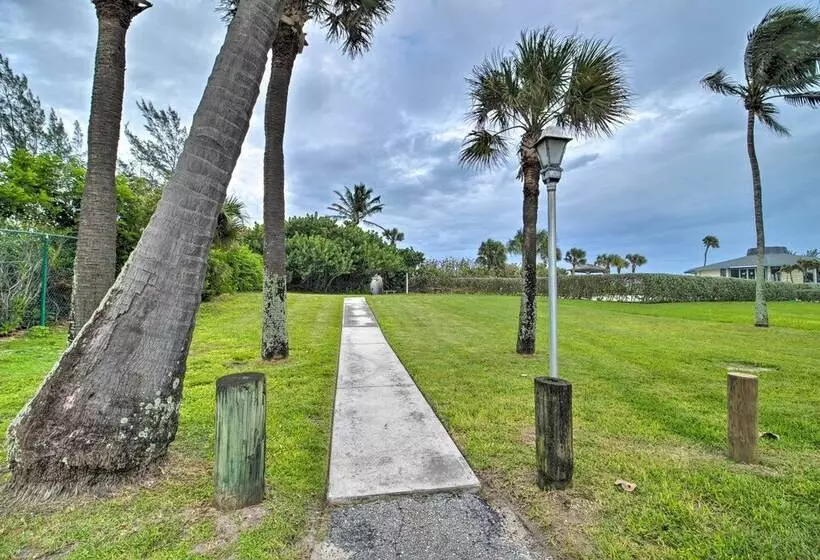 Cozy Jensen Beach Home: Pool Access, Walk To Beach