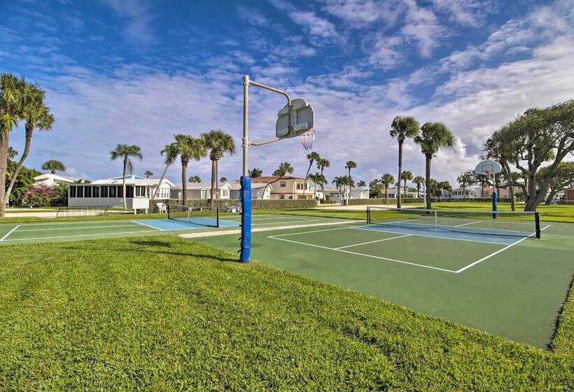 Cozy Jensen Beach Home: Pool Access, Walk To Beach