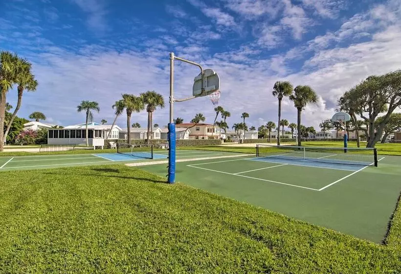 Cozy Jensen Beach Home: Pool Access, Walk To Beach