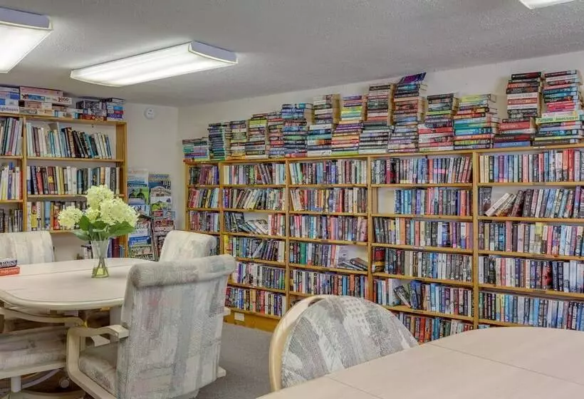 Cozy Jensen Beach Home: Pool Access, Walk To Beach