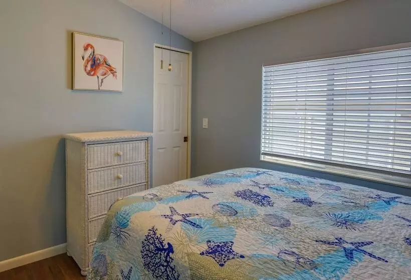 Cozy Jensen Beach Home: Pool Access, Walk To Beach