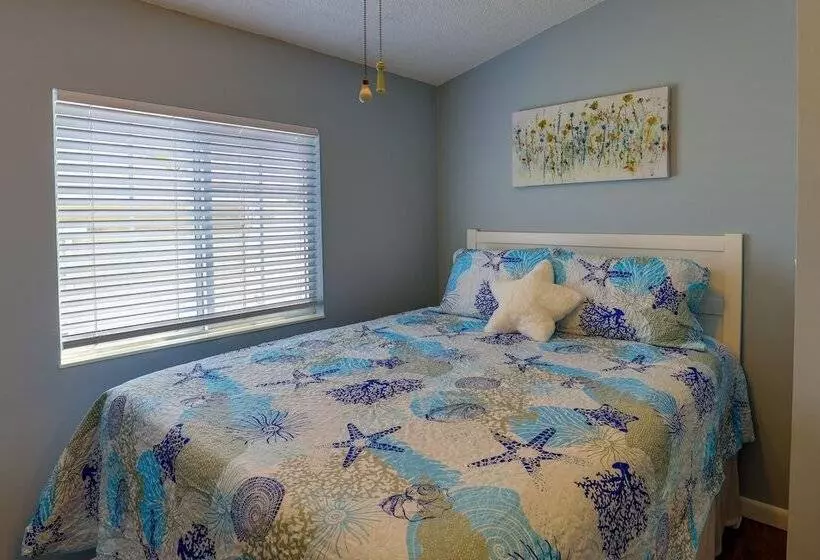 Cozy Jensen Beach Home: Pool Access, Walk To Beach