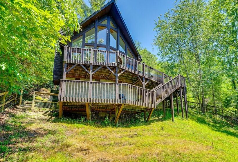 Cozy Murphy Cabin Retreat: Hot Tub & Mtn Views!