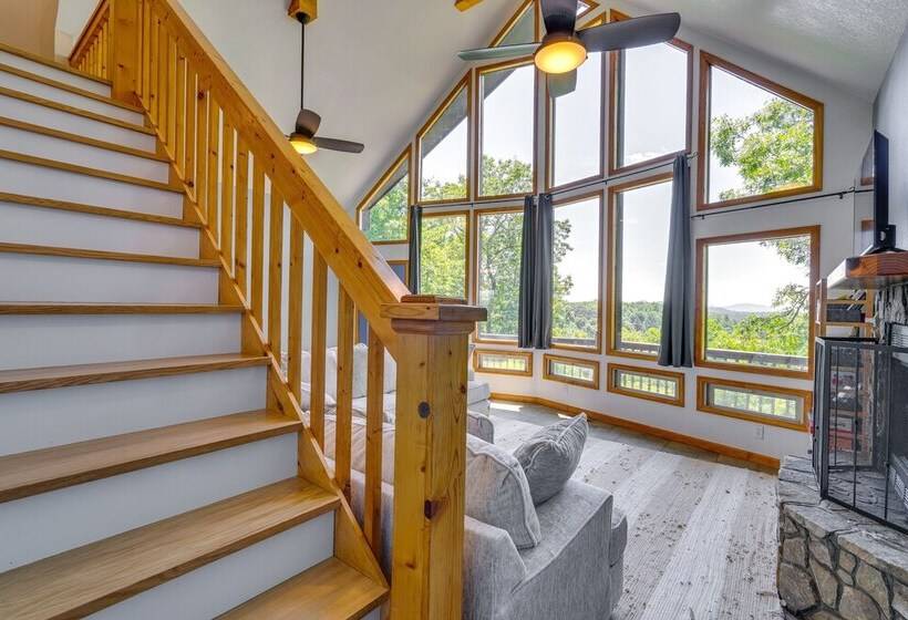 Cozy Murphy Cabin Retreat: Hot Tub & Mtn Views!