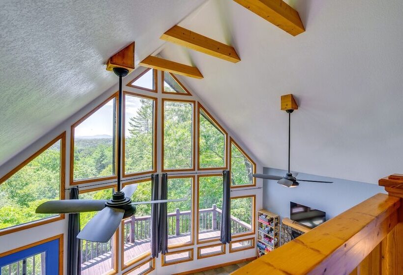 Cozy Murphy Cabin Retreat: Hot Tub & Mtn Views!