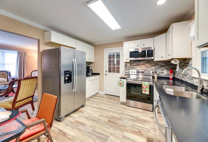 Cozy North Carolina Retreat Near Beaches & Golfing