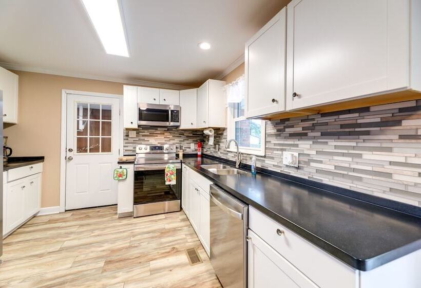 Cozy North Carolina Retreat Near Beaches & Golfing