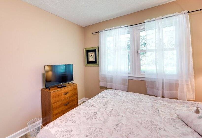 Cozy North Carolina Retreat Near Beaches & Golfing