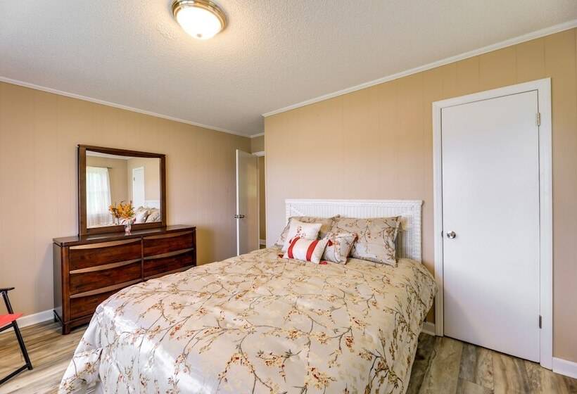 Cozy North Carolina Retreat Near Beaches & Golfing