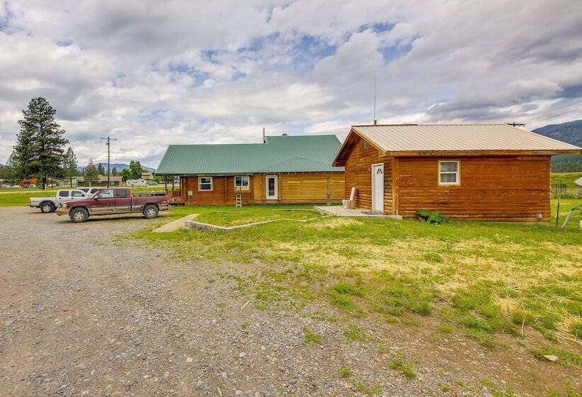 Cozy Thompson Falls Cabin W/ Mountain Views