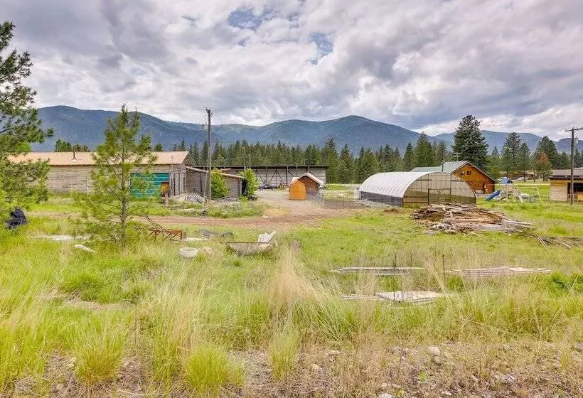Cozy Thompson Falls Cabin W/ Mountain Views