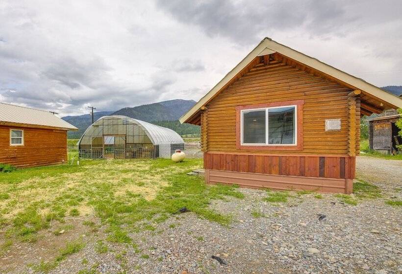 Cozy Thompson Falls Cabin W/ Mountain Views