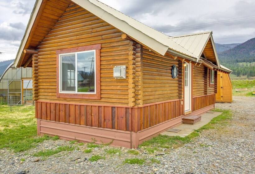 Cozy Thompson Falls Cabin W/ Mountain Views