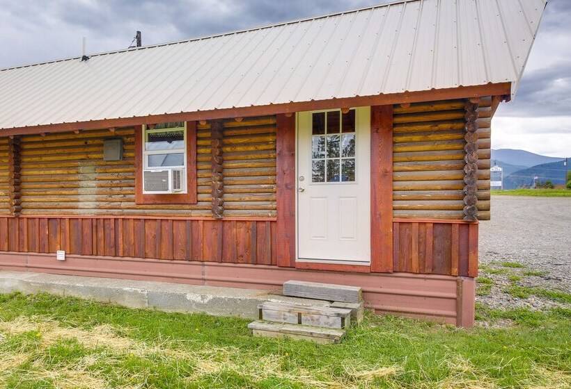 Cozy Thompson Falls Cabin W/ Mountain Views