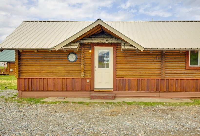 Cozy Thompson Falls Cabin W/ Mountain Views