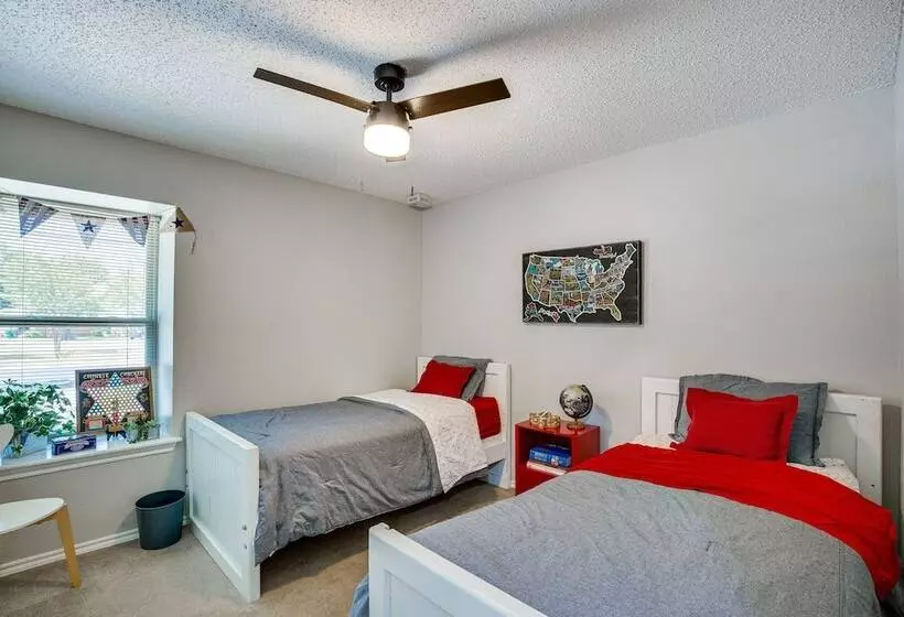 Darling Waxahachie Home W/ Yard & Fire Pit!