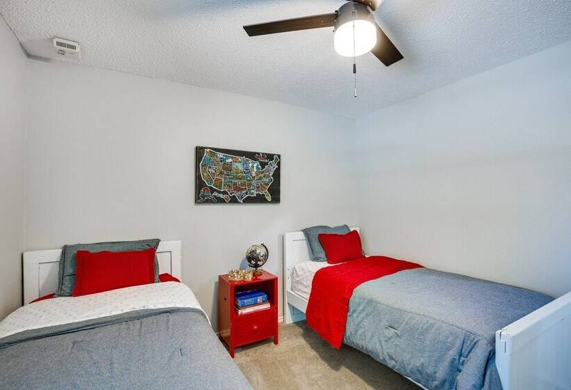 Darling Waxahachie Home W/ Yard & Fire Pit!