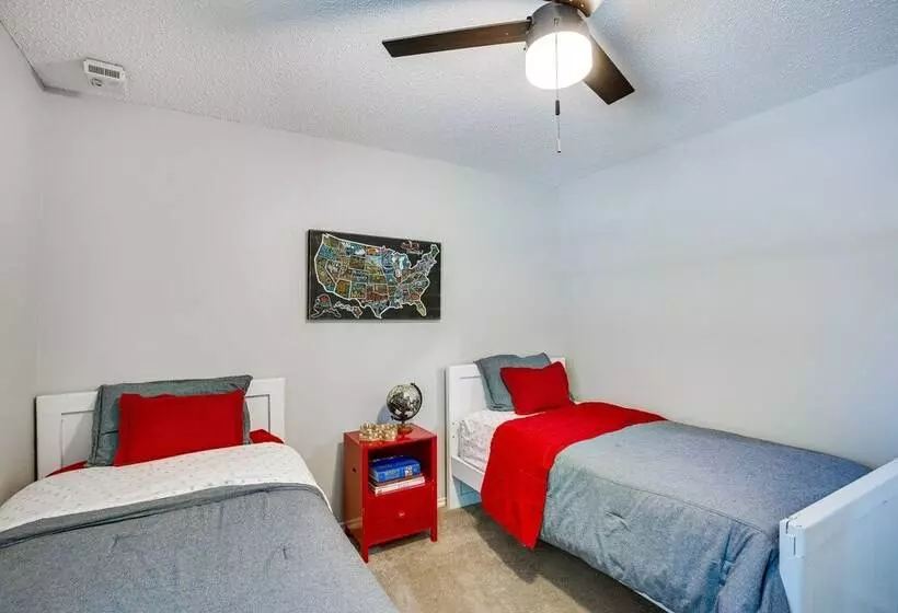 Darling Waxahachie Home W/ Yard & Fire Pit!