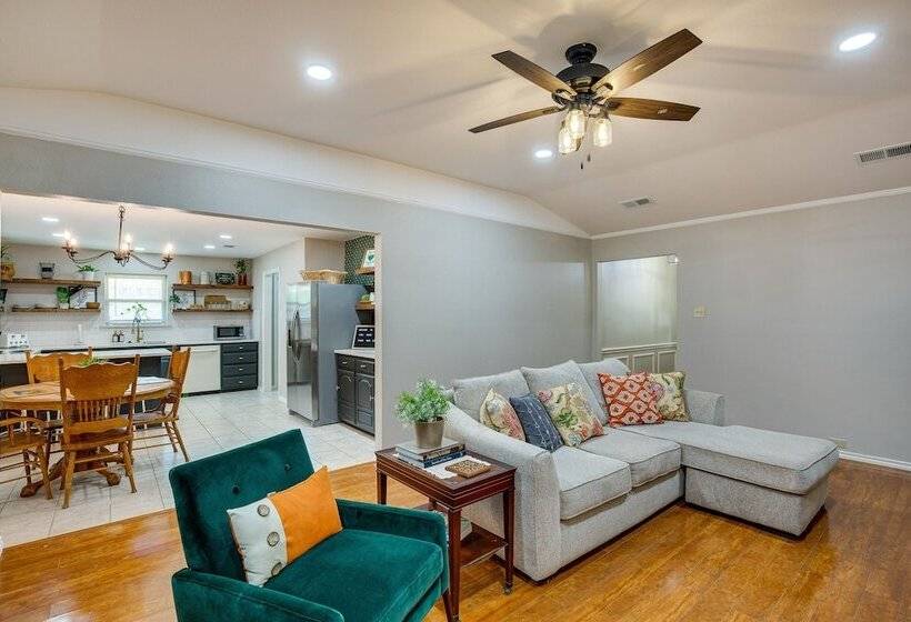 Darling Waxahachie Home W/ Yard & Fire Pit!