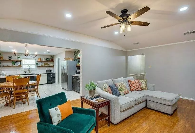 Darling Waxahachie Home W/ Yard & Fire Pit!