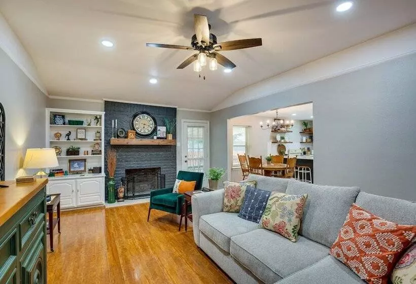 Darling Waxahachie Home W/ Yard & Fire Pit!