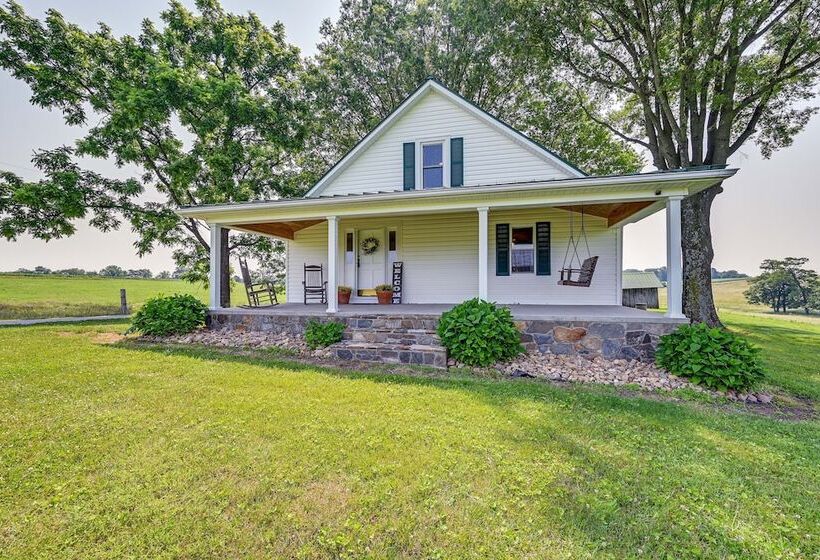 Dobson Farmhouse W/ Scenic Porch Near Vineyards!
