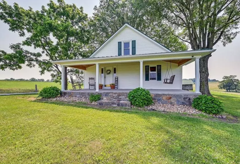 Dobson Farmhouse W/ Scenic Porch   Near Vineyards!