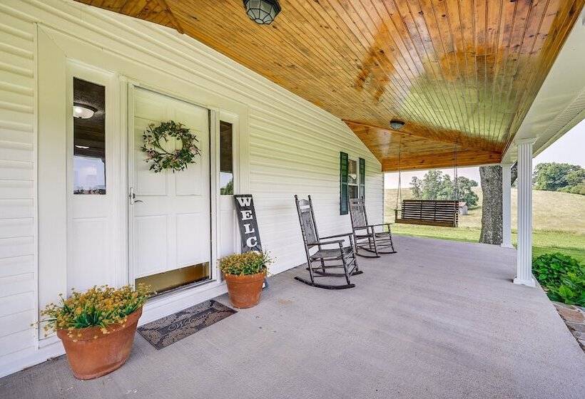Dobson Farmhouse W/ Scenic Porch Near Vineyards!