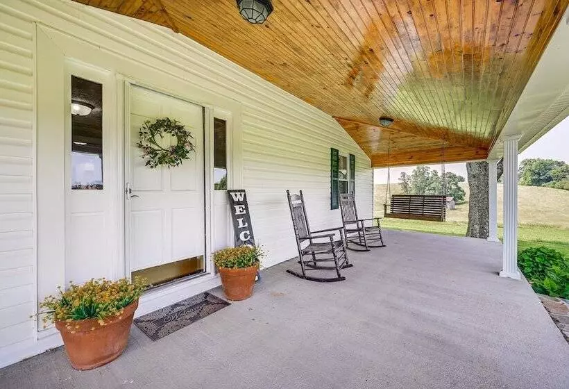 Dobson Farmhouse W/ Scenic Porch   Near Vineyards!