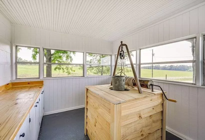 Dobson Farmhouse W/ Scenic Porch   Near Vineyards!