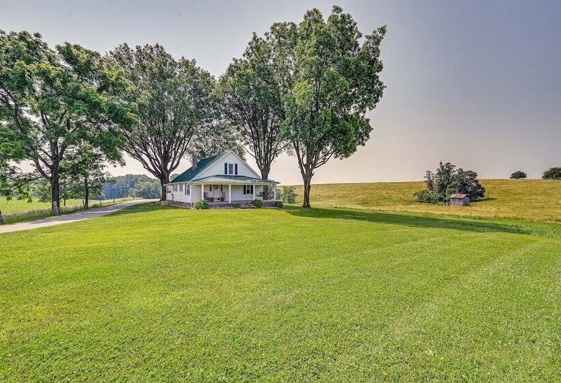 Dobson Farmhouse W/ Scenic Porch Near Vineyards!