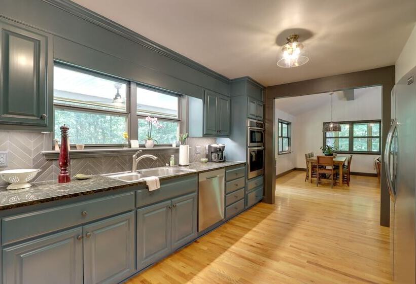 Hayesville River Run Home On Hiwassee River!