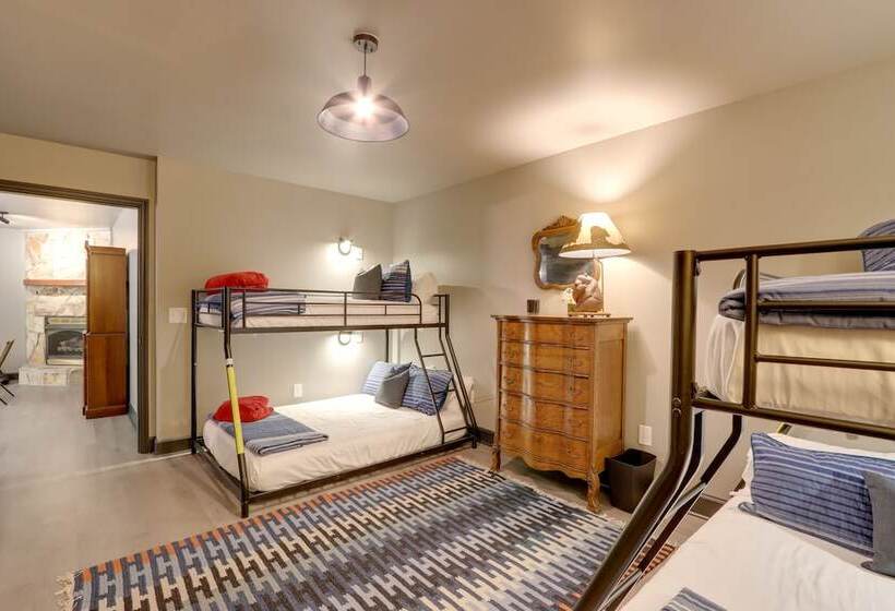 Hayesville River Run Home On Hiwassee River!